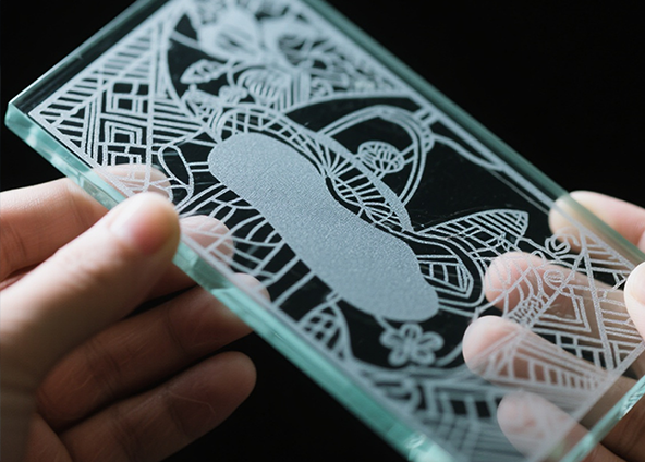 लेजर उत्कीर्णन गिलासको लागि मैले कुन लेजर नियन्त्रक छनौट गर्नुपर्छ?