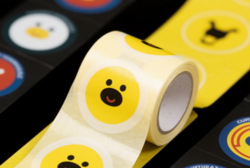 उन्नत लेजर नियन्त्रण प्रणाली प्रयोग गरेर तपाईंको टाँस्ने लेबल कार्यप्रवाह क्रान्ति गर्नुहोस्